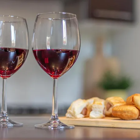 Modern Two-room With Quiet Courtyard Apartment *