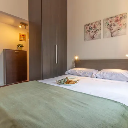 Modern Two-room With Quiet Courtyard アパート