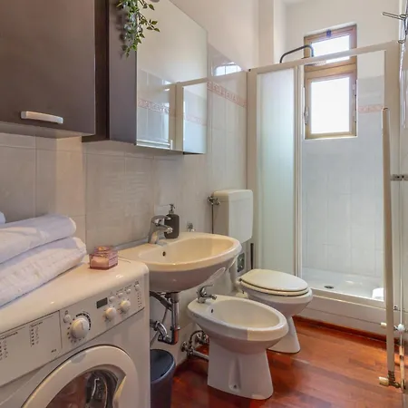 Modern Two-room With Quiet Courtyard *