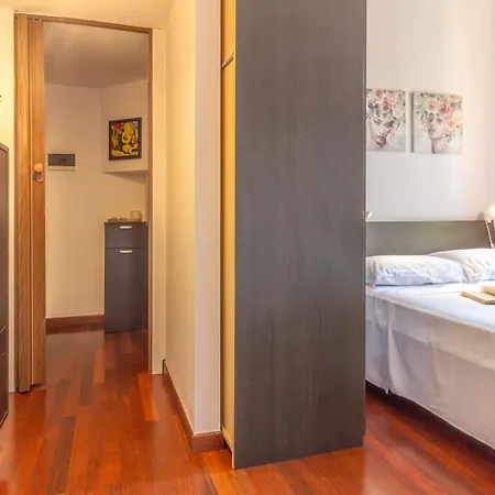 Апартаменты Modern Two-room With Quiet Courtyard *