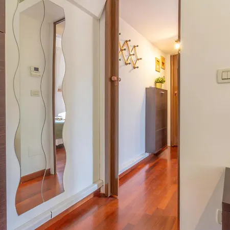 Modern Two-room With Quiet Courtyard *