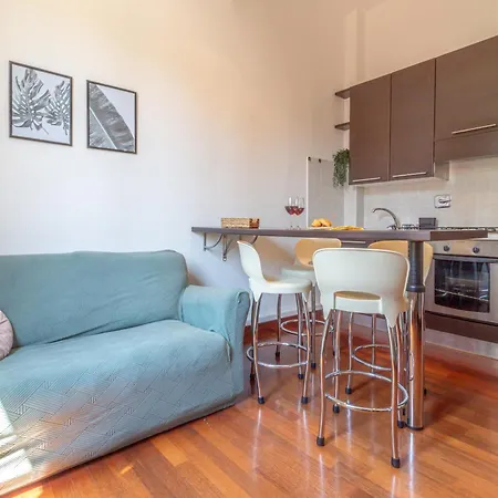 Modern Two-room With Quiet Courtyard *