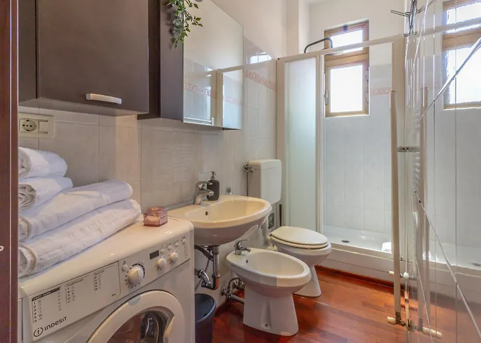 Modern Two-room With Quiet Courtyard *