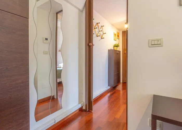 Modern Two-room With Quiet Courtyard *