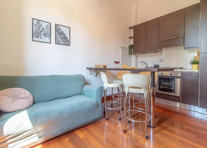 Modern Two-room With Quiet Courtyard *