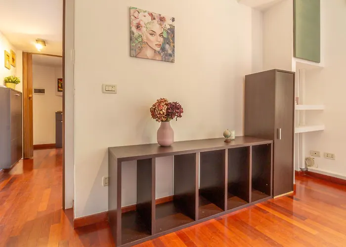 Modern Two-room With Quiet Courtyard