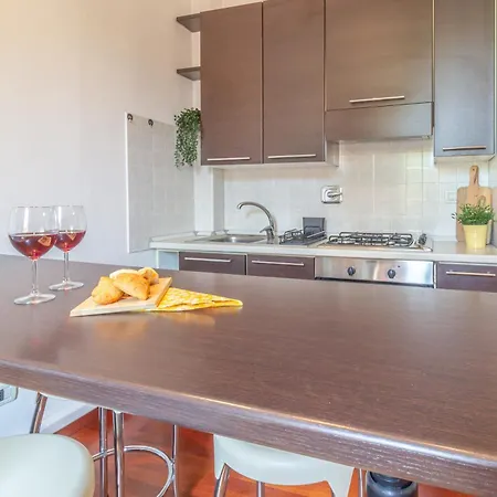 Modern Two-room With Quiet Courtyard Daire