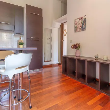 Modern Two-room With Quiet Courtyard *