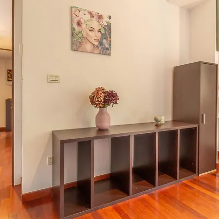 Modern Two-room With Quiet Courtyard