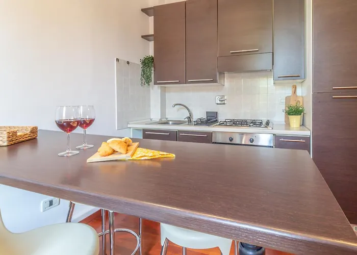 Modern Two-room With Quiet Courtyard דירה