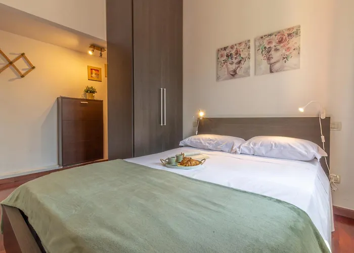 Modern Two-room With Quiet Courtyard דירה