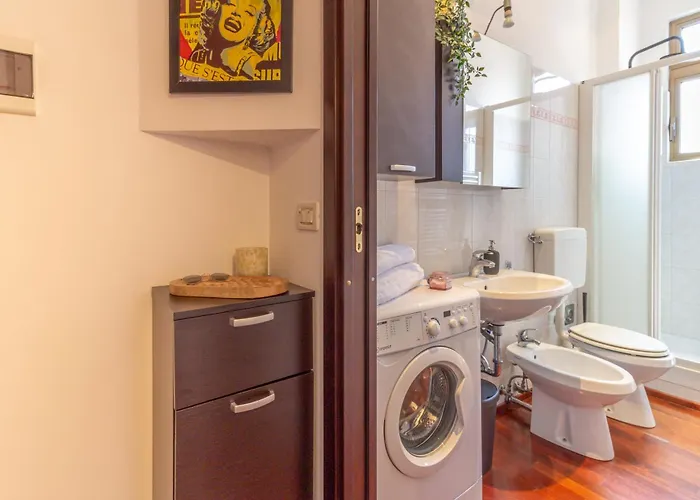 Modern Two-room With Quiet Courtyard דירה